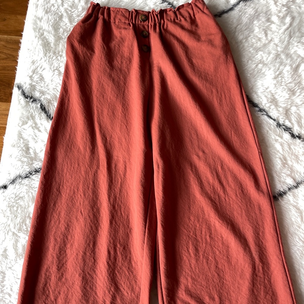 Wide-Legged Cropped Pants